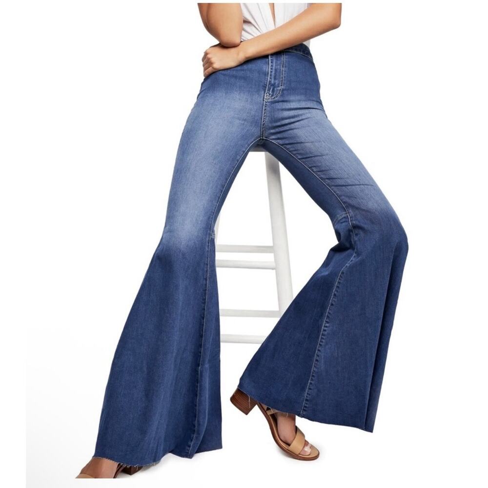 We The Free Just Float On Flare Bell Bottom High Rise Raw Hem Jeans Size 26